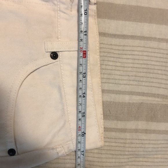 Kittenish white shorts - Picture 6 of 8